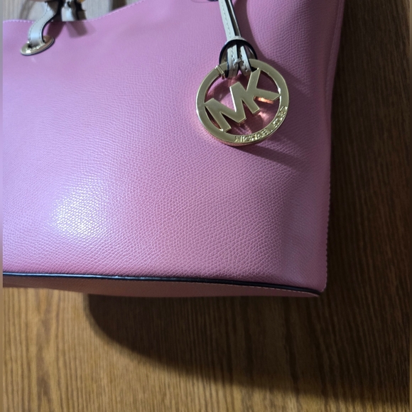 NWT Michael kors leather medium tote - Picture 2 of 7